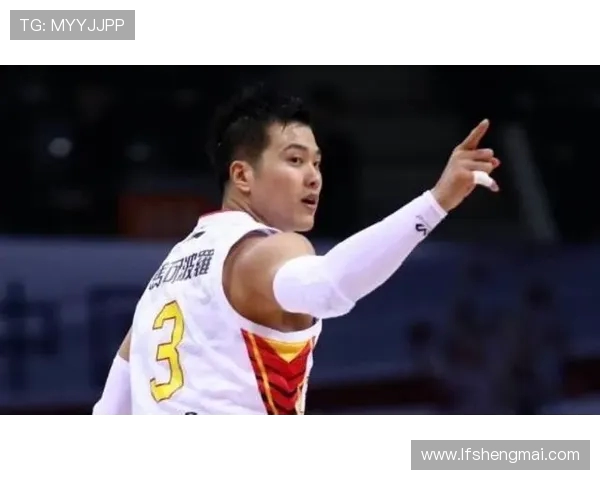 孟铎晒网球日常：理想挥拍如职业现实跑位像新手的自己对比