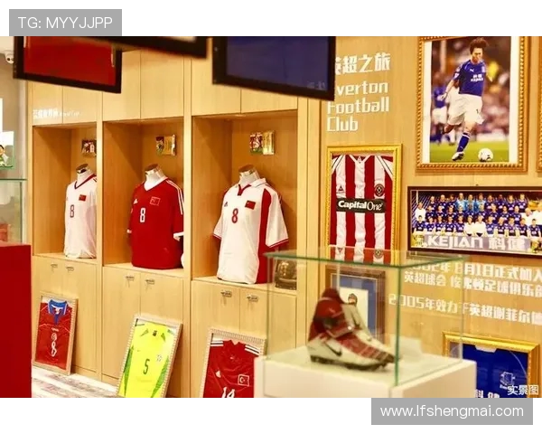 威斯布鲁克赛后与坎宁安亲切交流用球衣遮口展现友好氛围